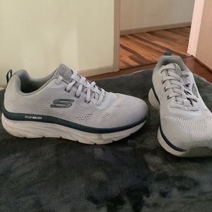 Men’s Sketchers De’lux Walkers Extra wide size 11